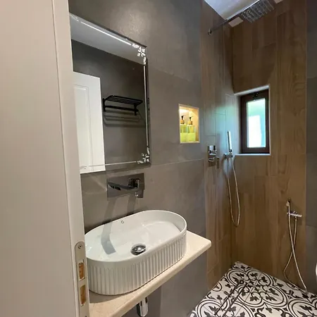 Bora 4* Gjirokastër